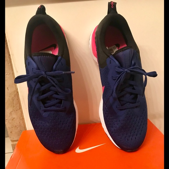 Nike Women’s Odyssey React Athletic Shoe - Picture 4 of 8